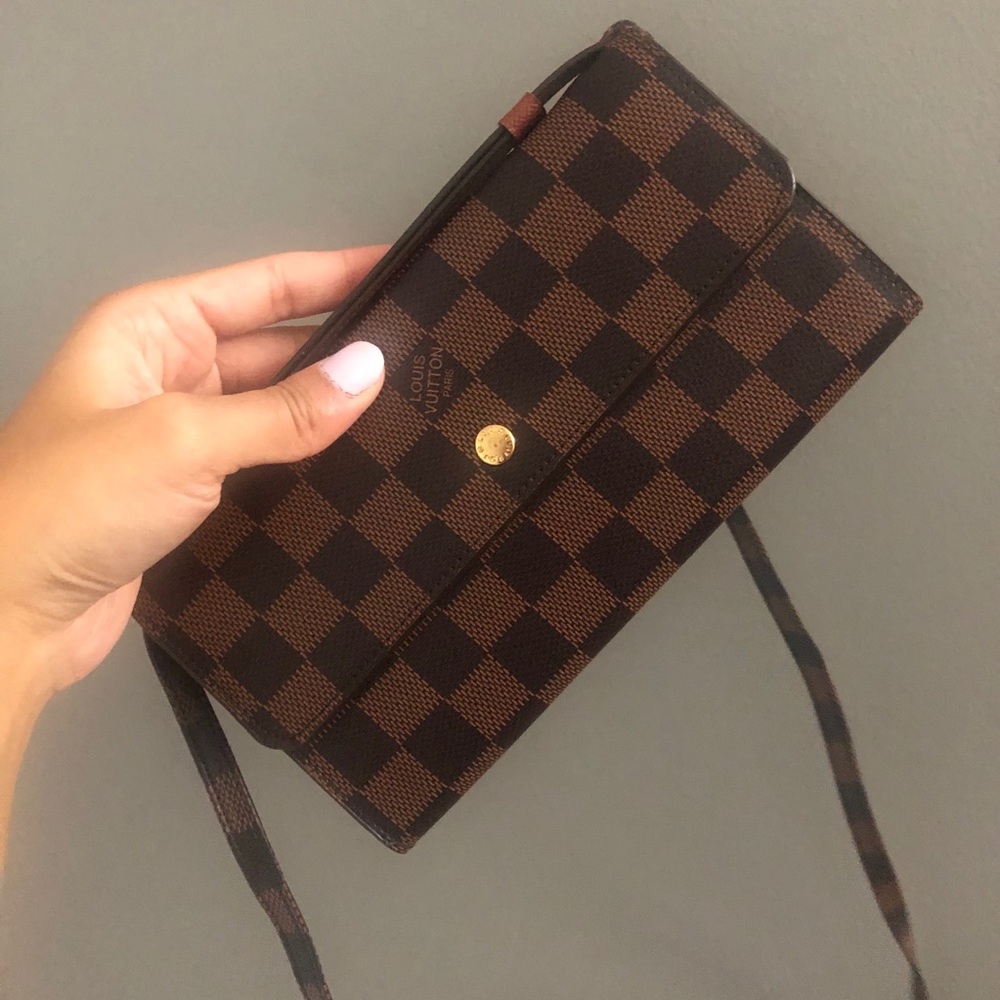 Louis Vuitton clutch/wallet